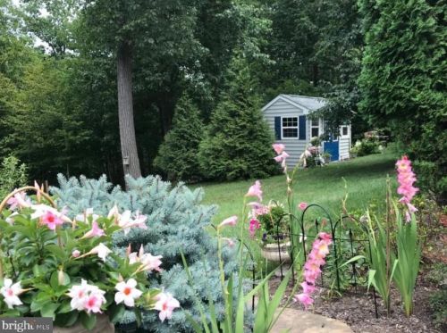 15 Lackawanna Ln, Falling Waters WV  25419-9402 exterior