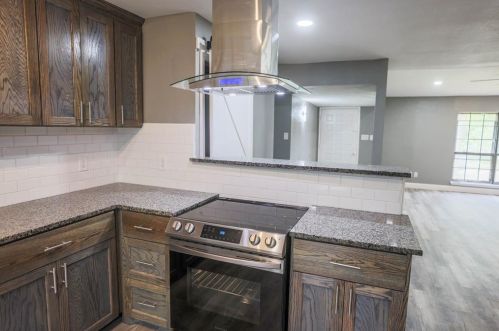 7139 Emory Oak Ln, Dallas TX  75249-1404 exterior