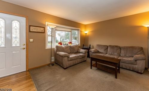 61 Dowling Pkwy, West Paterson, NJ 07424-2630