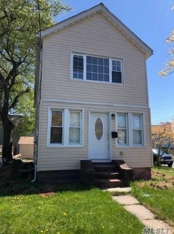 18502 Nashville Blvd, Jamaica, NY 11413-1015
