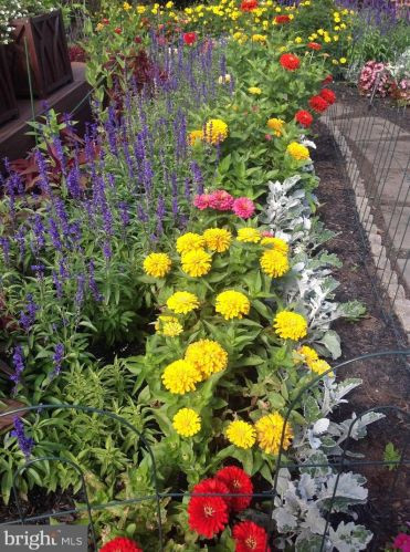 1209 Knollbrook Dr, Lansdale PA 19446-5117 exterior