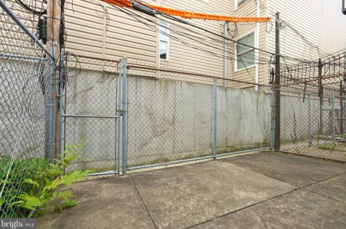 1219 29 St, Philadelphia PA 19121-4537 exterior