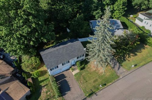 76 Hickory Hill Dr, Waterbury, CT 06708-3910