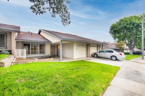 19313 Oak Crossing Rd, Santa Clarita, CA 91321-1430