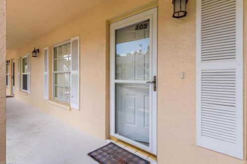 774 Wiggins Lake Dr, Naples, FL 34110-6009