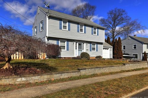 141 Seaflower Rd, Milford, CT 06460-5924