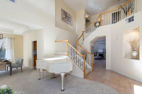 1330 Peacock Ct, Gilroy, CA 95020-8232