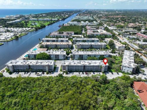 2002 Federal Hwy, Boynton Beach FL  33435-6958 exterior