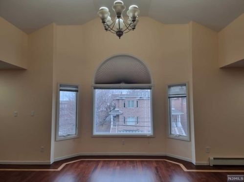 12 Ruby Ave, Palisades Park NJ  07650-1876 exterior