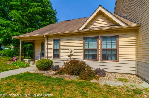 600 Larkspur Ln, Jackson Twp, NJ 08527-4180