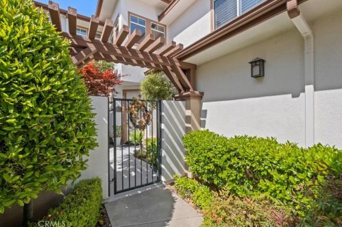 1 Bogey Ln, Trabuco Canyon, CA 92679-4929
