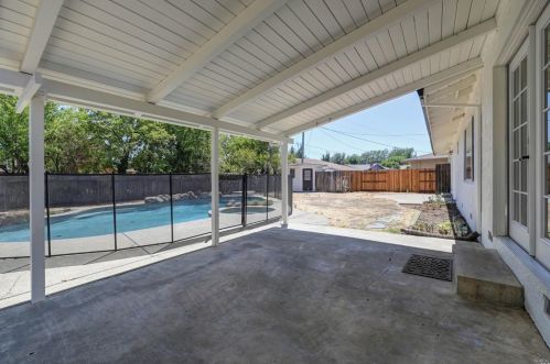 855 B St, Liberty Farms CA  95620-3311 exterior