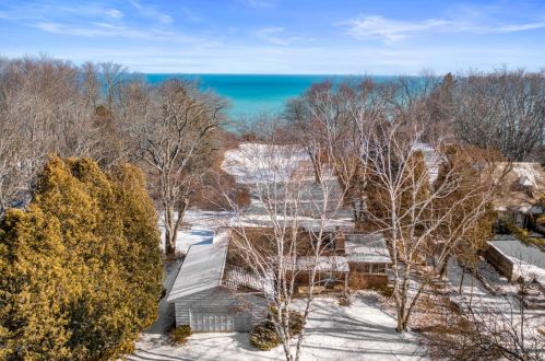 13530 Lakewood Dr, Thiensville WI  53097-2412 exterior