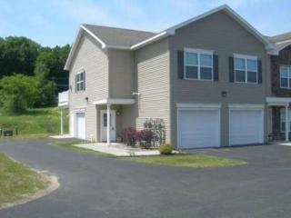 202 Worthington Ter, North Greenbush NY  12198-2301 exterior