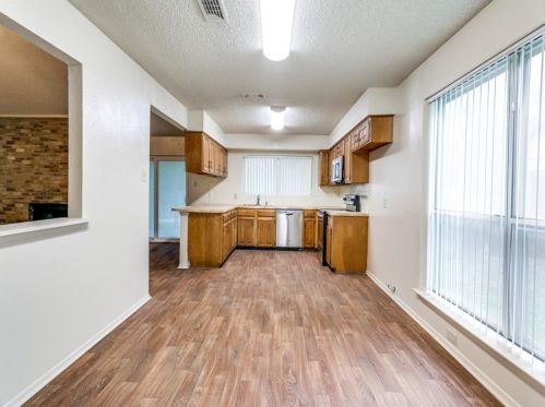 7029 Cleburne Rd, Fort Worth TX  76133-6307 exterior