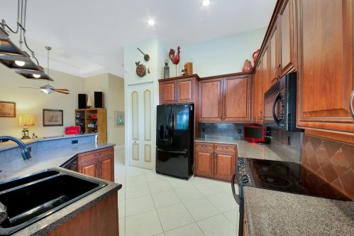 7110 Veneto Dr, Boynton Beach FL  33437-3741 exterior