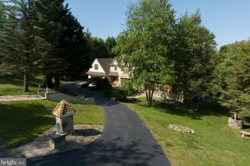 122 Knoxlyn Farm Dr, Kennett Sq, PA 19348-2700