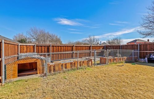 225 Waterford Oaks Dr, Cedar Hill TX 75104-2324 exterior