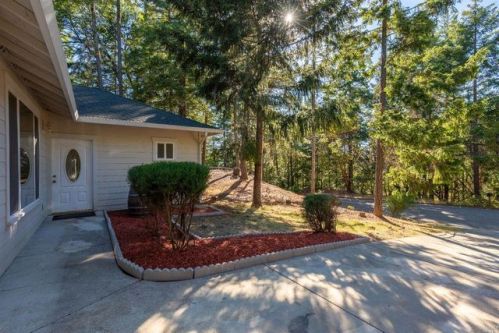 25671 Madrone Dr, Willits, CA 95490-8921
