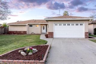 4885 Rialto Ave, Fresno, CA 93726-1538