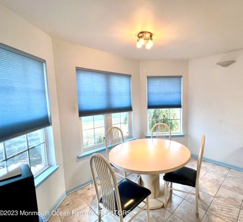 2 Schoolhouse Ln, Lakewood, NJ 08701-5761