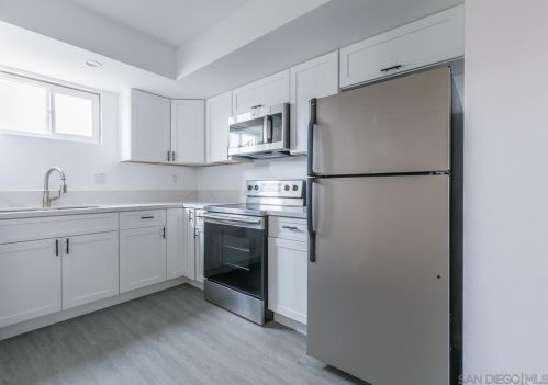 2053 Chatsworth Blvd, San Diego CA 92107-2738 exterior