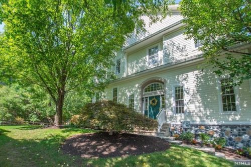 35 Winding Rdg, Oakland, NJ 07436-2327