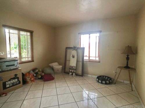 951 18th St, Hialeah FL  33010-2322 exterior