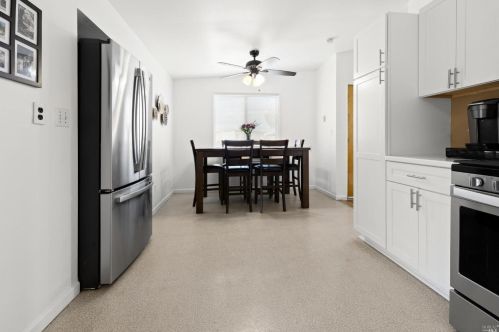 275 Carleton Dr, Ukiah CA  95482-3821 exterior