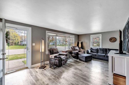 328 Oak St, Green Bay, WI 54303-1818