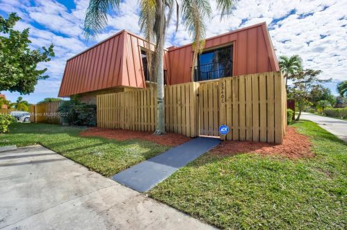 3340 Meridian Way, West Palm Beach, FL 33410-5038