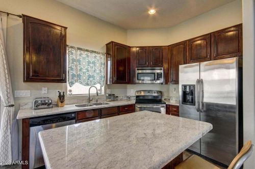 544 Alma School Rd, Mesa, AZ 85201-5424