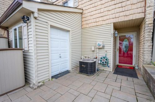 65 Country Club Dr, Florida, NY 10921-1524