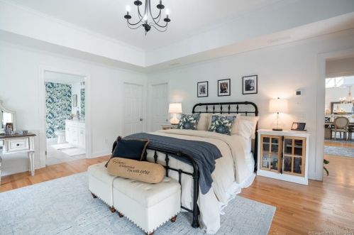 19 Somerset Dr, Waterbury CT  06762-3341 exterior