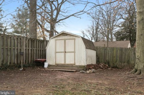 7204 Halifax Pl, Springfield VA  22150-3718 exterior