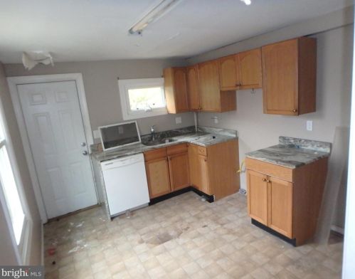 805 Anchorage St, Wilmington, DE 19805-4802