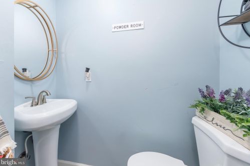 25 Batten Ave, Blenheim NJ  08012-4859 exterior