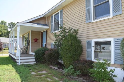 1 Schryver Ln, Hyde Park, NY 12538-2215