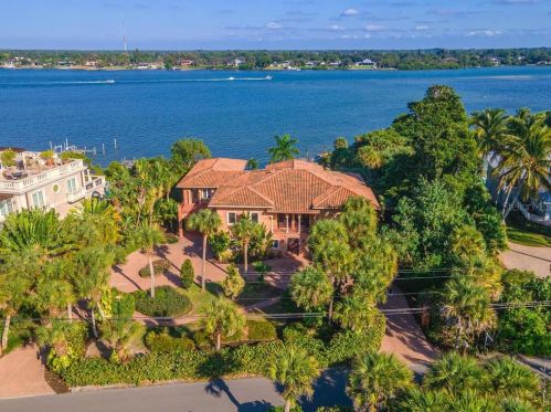 1416 Casey Key Rd, Nokomis, FL 34275-3366
