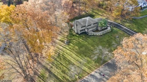 37 Tara Ln, Montville Township NJ  07045-9699 exterior