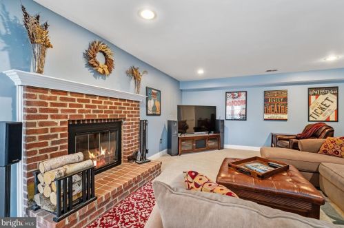 42306 Big Spg Ct, Leesburg VA 20176-6289 exterior