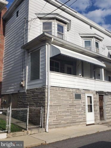 225 Howard Ave, Coaldale, PA 18218-1429
