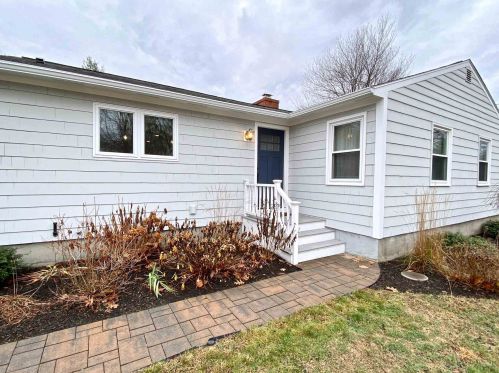 12 Hobbs Rd, North Hampton, NH 03862-2119