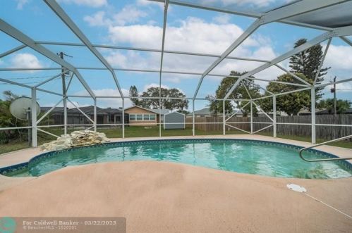 2042 Esterbrook St, Fort Pierce, FL 34983-4697