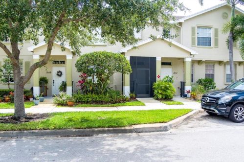 1953 Avon Park Dr, Fort Pierce, FL 34952-7796