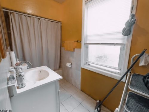 513 35th St, Union City, NJ 07087-2501