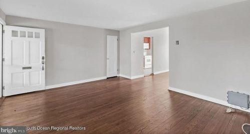 71 Manor Dr, Tinton Falls NJ  07712-2568 exterior