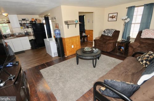 212 Lakehurst Ave, West Deptford, NJ 08063-1530
