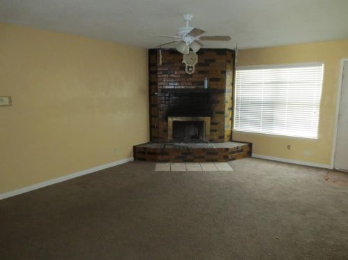 826 Tamerisk Dr, Lancaster, TX 75134-2041