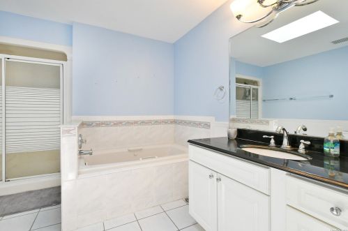 48 Lake St, North Lindenhurst NY  11757-5815 exterior